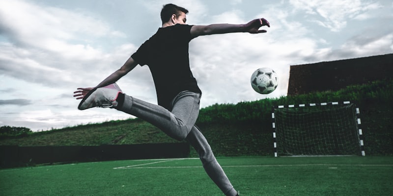 世界杯历届冠军奖杯陈列室 - 金光闪闪的大力神杯